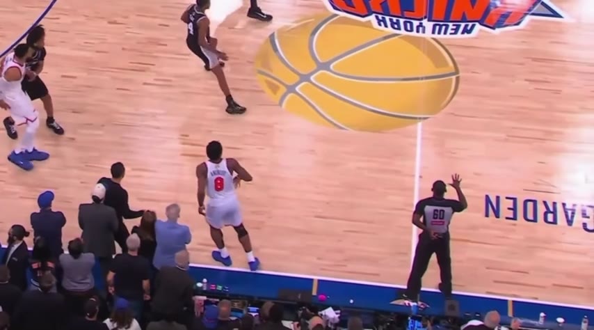 Anunoby signaling Knicks ball moments after blocking Fox, the Garden on its feet
